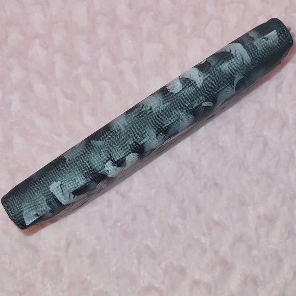 F•R•I•E•N•D•S zip-around wallet - Picture 6 of 16